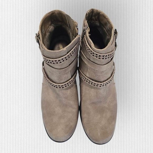 Womens Taupe Faux Suede Ankle Boots Buckle Straps Low Block Heel Side Zip 9.5 W - Picture 2 of 11